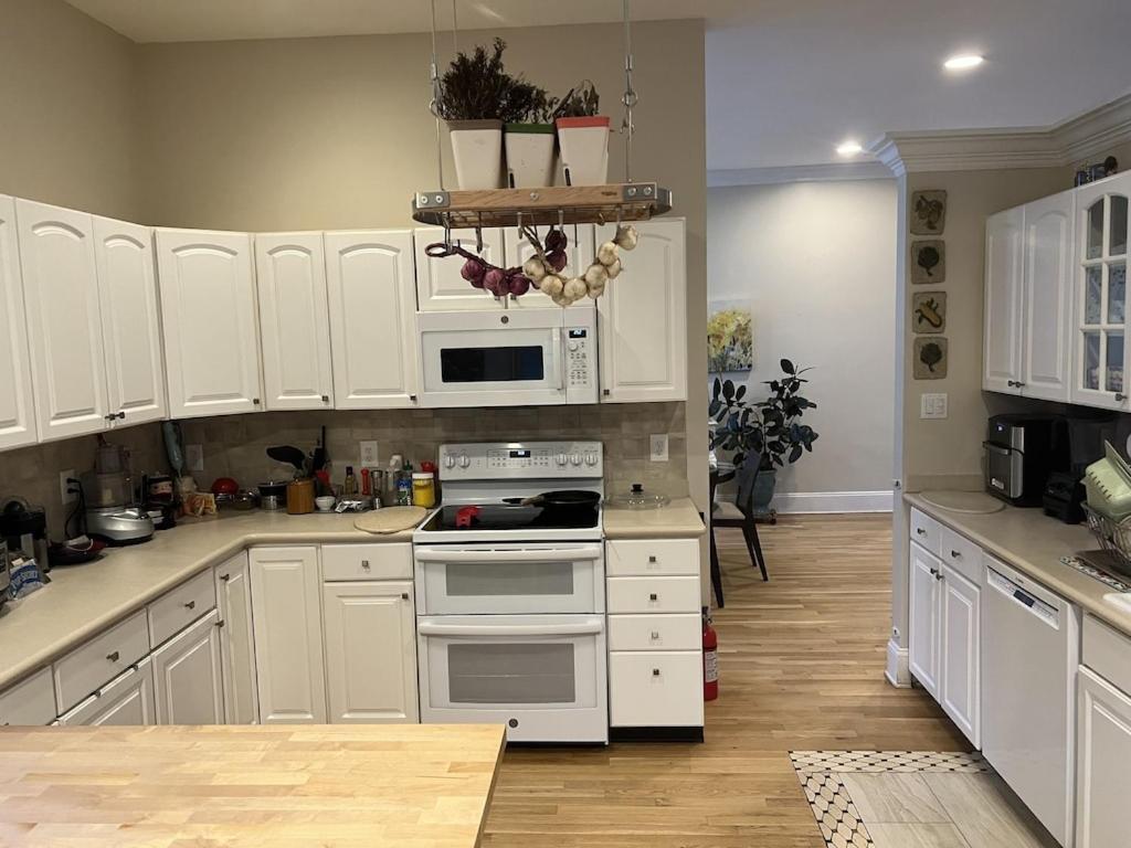 Location! House With Home Office, Gym, More-Cherry Hill Luaran gambar